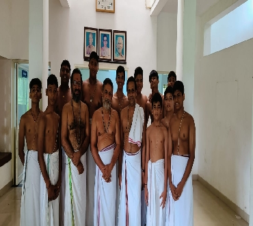 വിദ്യാപീഠത്തിൽ (05/07/2023)  ഗുരുകുലസമ്പ്രദായത്തിലൂടെശാസ്ത്രപഠന०* : *_ശ്രദ്ധിക്കേണ്ടതെന്തെല്ലാ०_* എന്ന വിഷയത്തിൽ ഏറാഞ്ചേരി ഹരിഗോവിന്ദൻ നമ്പൂതിരി സെമിനാർ നടത്തി. കുലപതി, പ്രിൻസിപ്പൽ ബ്രഹ്മശ്രീ ബാലകൃഷ്ണ ഭട്ട് സ്വാഗതവും, വൈസ്  പ്രിൻസിപ്പൽ ബ്രഹ്മശ്രീ ശ്രീനിവാസൻ പോറ്റി കൃതജ്ഞതയും , കുലപതി ബ്രഹ്മശ്രീ സുബ്രഹ്മണ്യൻ നമ്പൂതിരി ആശംസയും നേർന്നു.